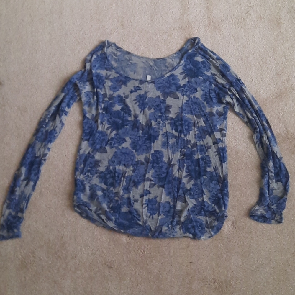💙🌹Blue Rose top‎ - Picture 4 of 4